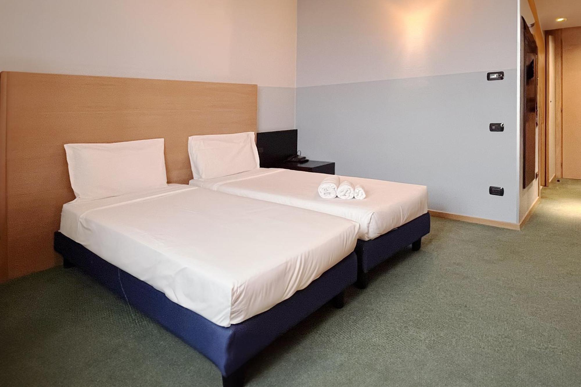 B&B Hotel Milano Cologno Studios Колоньо-Монцезе Экстерьер фото