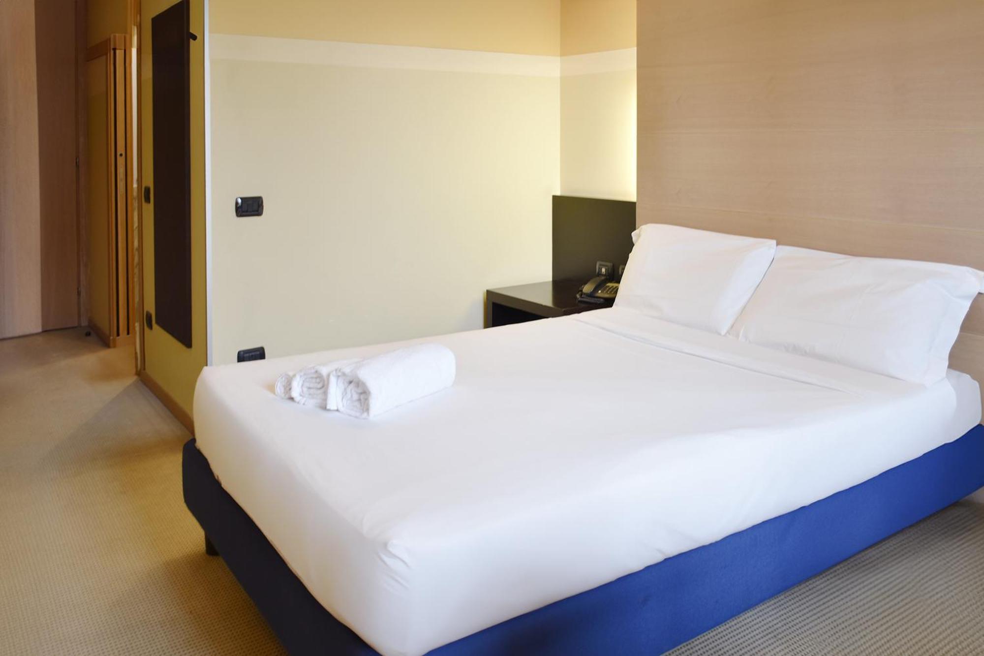 B&B Hotel Milano Cologno Studios Колоньо-Монцезе Экстерьер фото