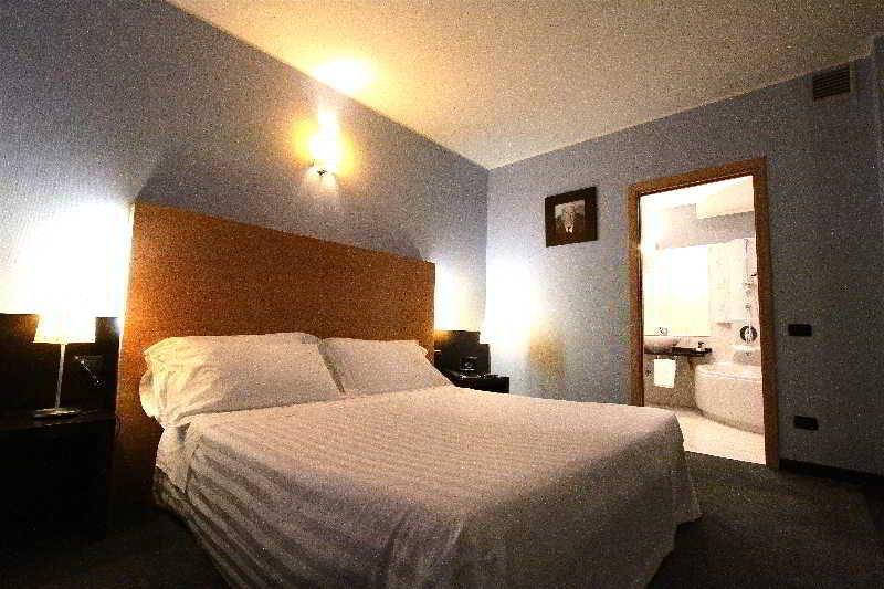 B&B Hotel Milano Cologno Studios Колоньо-Монцезе Экстерьер фото