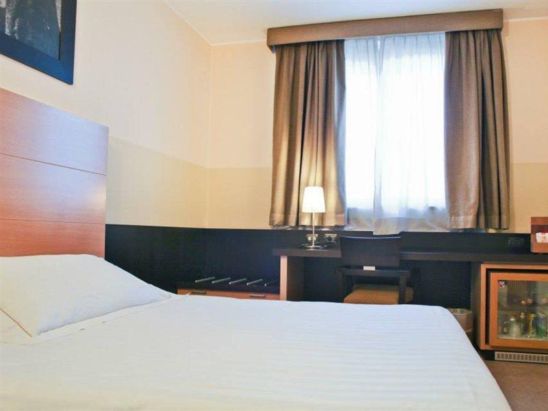 B&B Hotel Milano Cologno Studios Колоньо-Монцезе Экстерьер фото