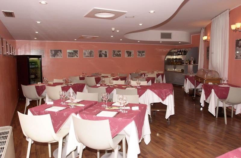 B&B Hotel Milano Cologno Studios Колоньо-Монцезе Ресторан фото
