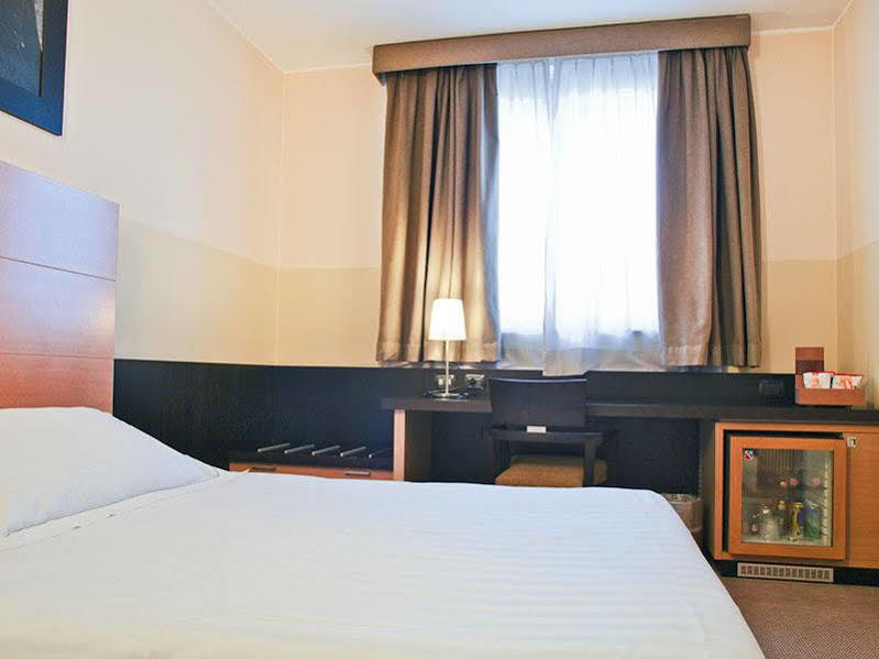 B&B Hotel Milano Cologno Studios Колоньо-Монцезе Экстерьер фото