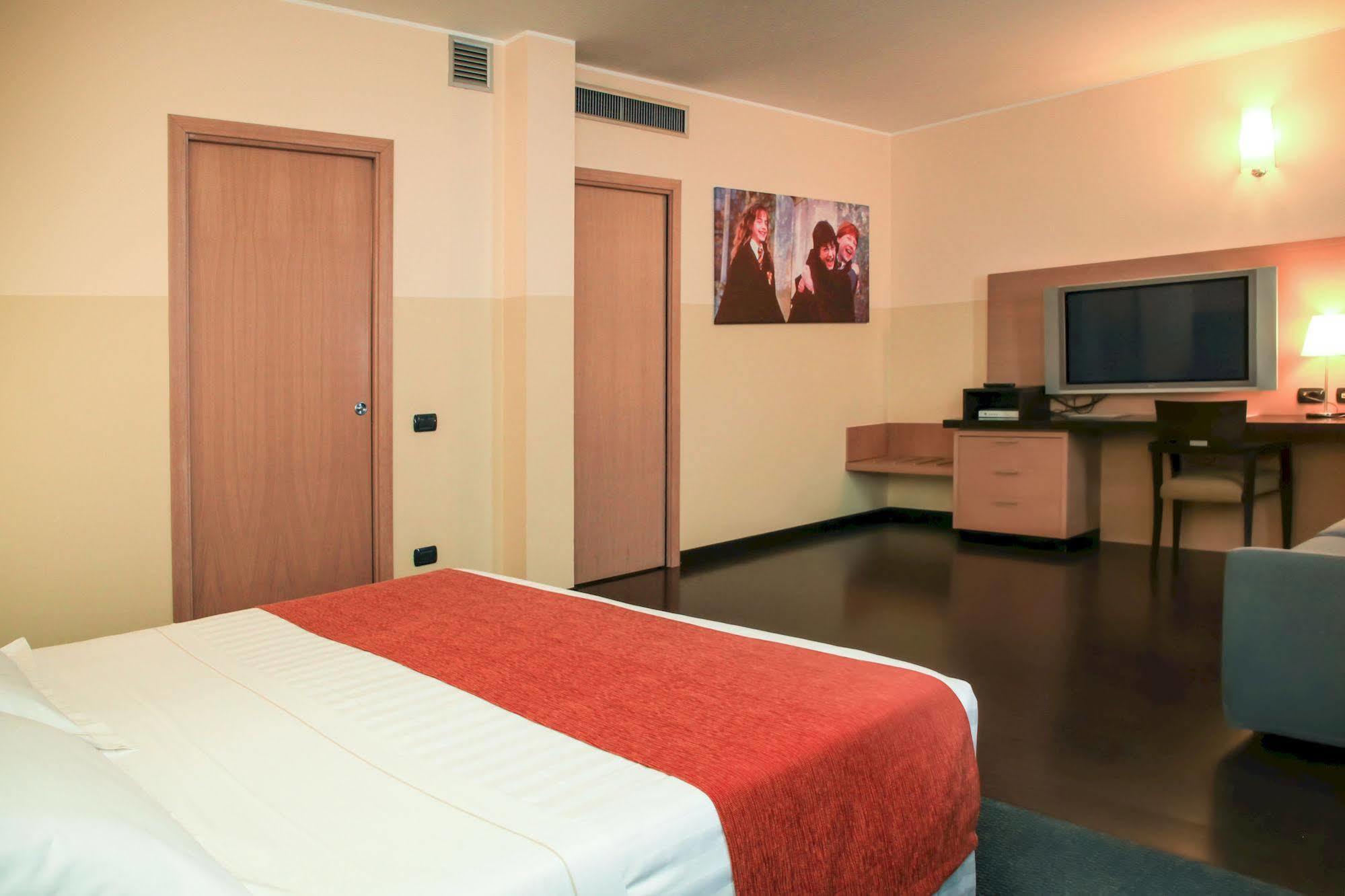 B&B Hotel Milano Cologno Studios Колоньо-Монцезе Экстерьер фото