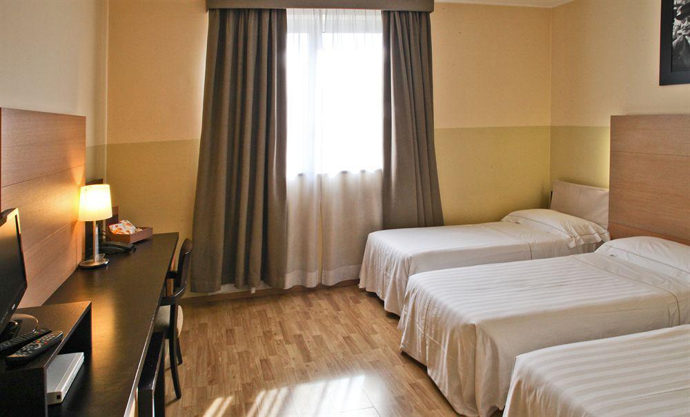 B&B Hotel Milano Cologno Studios Колоньо-Монцезе Экстерьер фото